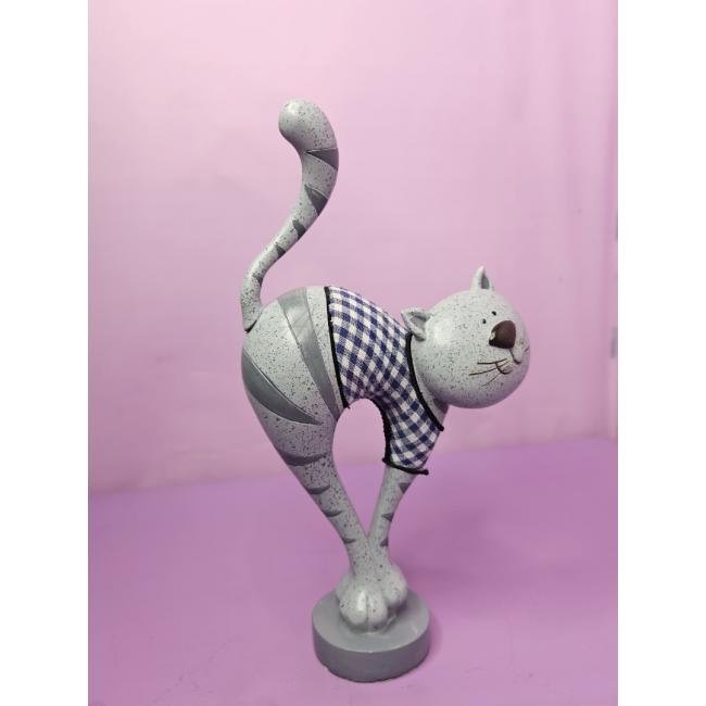 Игривая кошка