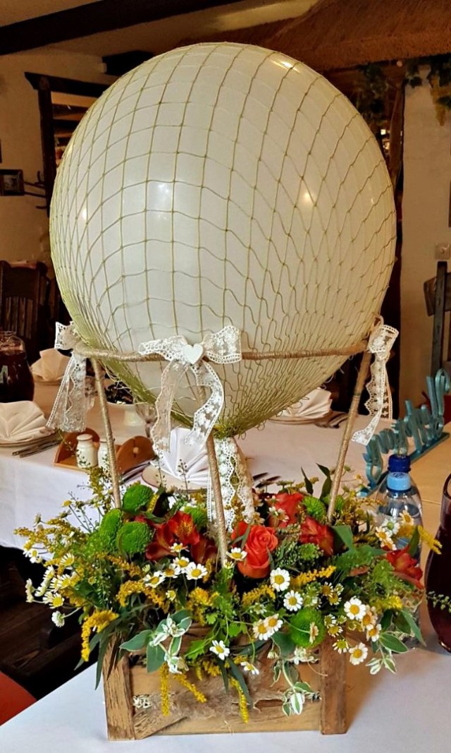 Композиция из воздушных шаров &laquo;Прямо в небо&raquo;